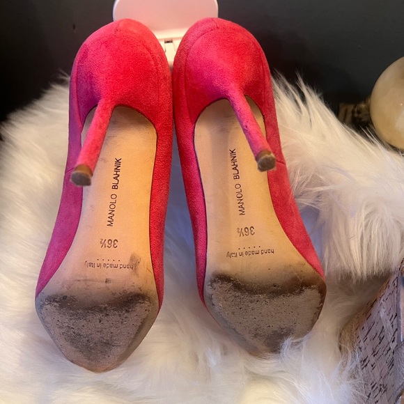Manolo Blahnik - Picture 1 of 2